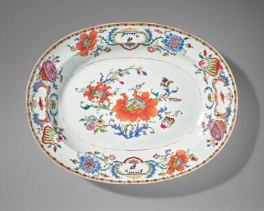 View full screen - View 1 of Lot 732. A Chinese Export Famille-Rose 'Pompadour' Pattern Oval Platter, Qing Dynasty, Qianlong Period, Circa 1745 | 清乾隆 約1745年 粉彩花卉圖大盤.