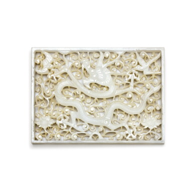 View full screen - View 1 of Lot 259. A reticulated white jade 'dragon' belt plaque, Ming dynasty | 明 白玉鏤雕穿花龍紋帶板.