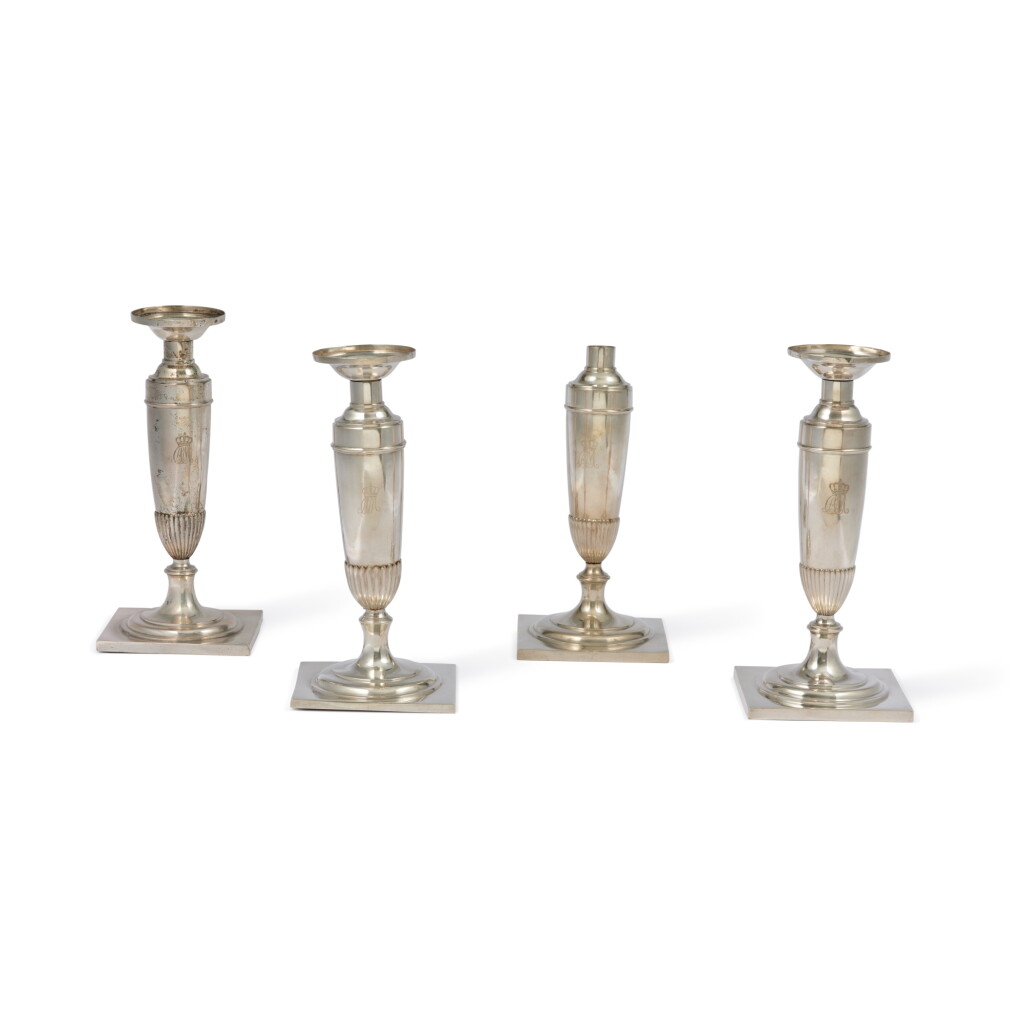 View full screen - View 1 of Lot 18. A set of four German silver candlesticks | Gruppe von vier Kerzenleuchtern aus Silber, Deutschland.
