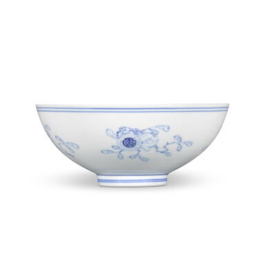 View full screen - View 1 of Lot 11. A blue and white 'lychee' bowl, Mark and period of Yongzheng | 清雍正 青花荔枝紋盌 《大清雍正年製》款.