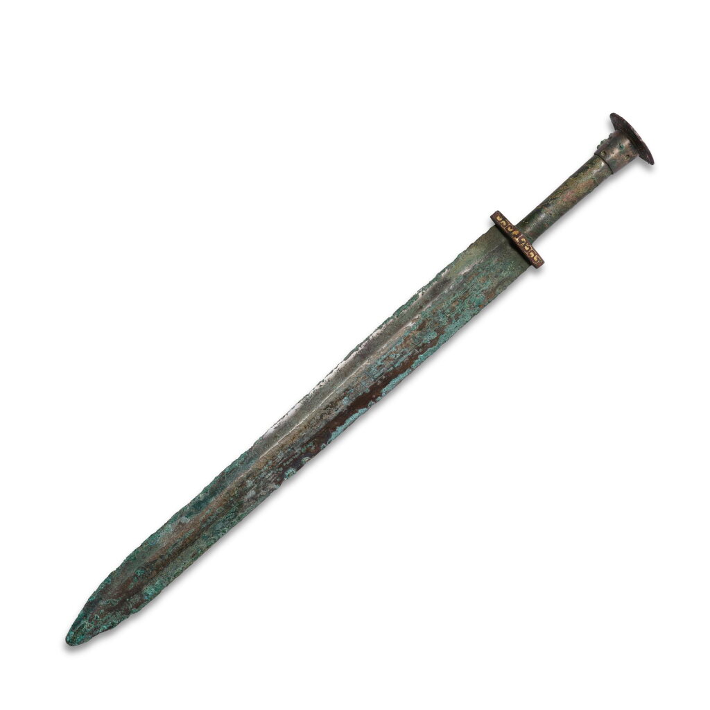View full screen - View 1 of Lot 731. A gold-inlaid bronze sword, Eastern Zhou dynasty, Spring and Autumn period | 東周春秋 銅錯金復合劍.