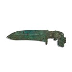 An archaic bronze dagger (Ge), Late Shang dynasty | 商末 青銅曲內岐冠式戈