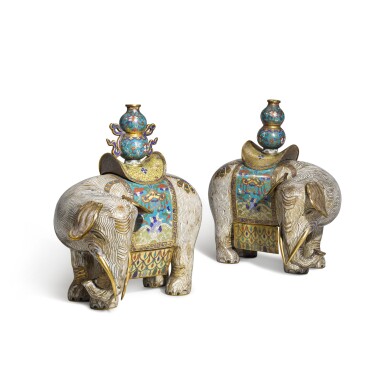 View full screen - View 1 of Lot 167. A pair of cloisonné-enamel caparisoned elephants, Qing dynasty, 18th/19th century | 清十八/十九世紀 掐絲琺瑯太平有象花插一對.