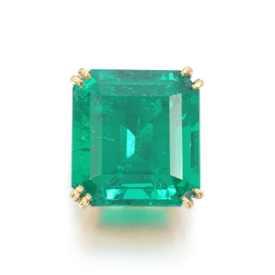 View full screen - View 1 of Lot 917. Emerald jewel.