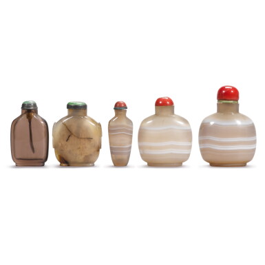 View full screen - View 1 of Lot 86. A group of five agate snuff bottles, 19th / 20th century | 十九 / 二十世紀 各式瑪瑙鼻煙壺一組五件.