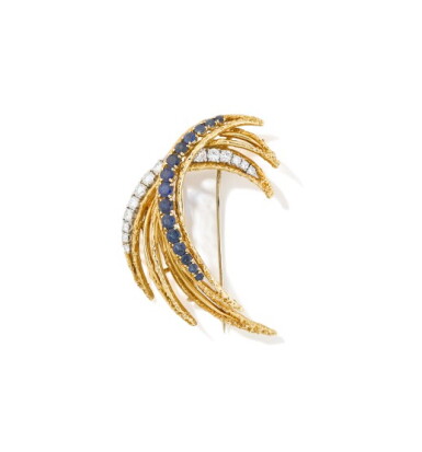 View full screen - View 1 of Lot 389. Van Cleef & Arpels | Broche saphirs et diamants | Sapphire and diamond brooch.