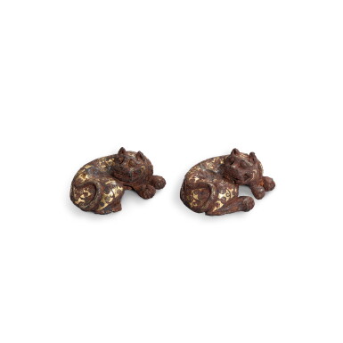 View full screen - View 1 of Lot 782. A pair of gold-inlaid iron 'tiger' mat weights, Western Han dynasty | 西漢 鐵錯金虎鎮 一對.