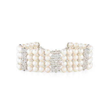 View full screen - View 1 of Lot 50. COLLIER RAS-DU-COU PERLES DE CULTURE ET DIAMANTS | CULTURED PEARL AND DIAMOND COLLIER DE CHIEN.