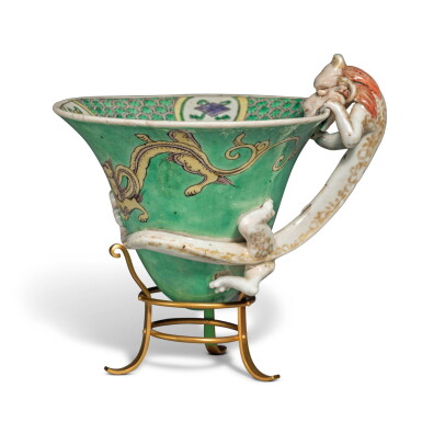 View full screen - View 1 of Lot 641. A famille-verte biscuit 'chilong' cup, Qing dynasty, Kangxi period | 清康熙 素三彩螭龍紋奈何盃.