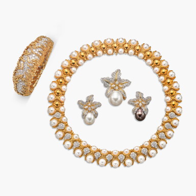 View full screen - View 1 of Lot 1382. Collection of Gold, Cultured Pearl and Diamond Jewels | K金 配 養殖珍珠 及 鑽石 珠寶一套.