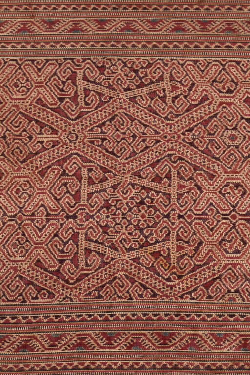 View full screen - View 1 of Lot 54. Jupe kain kebat, Iban, Sarawak, Bornéo, Indonésie, XIXème siècle | Iban kain kebat skirt, Sarawak, Borneo, Indonesia, XIXth century.