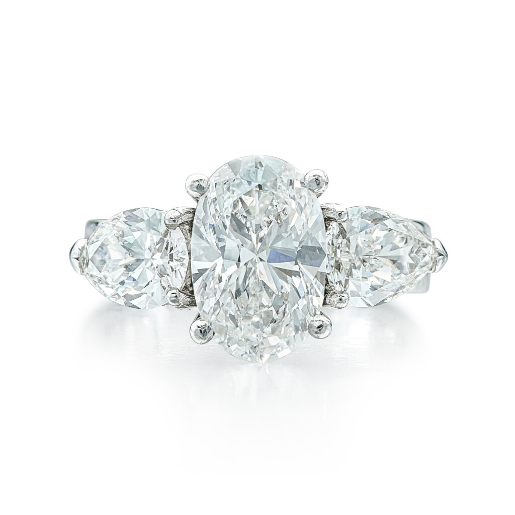 View full screen - View 1 of Lot 1673. Diamond Ring | 3.17克拉 橢圓形 F色 内部無瑕 鑽石 戒指.
