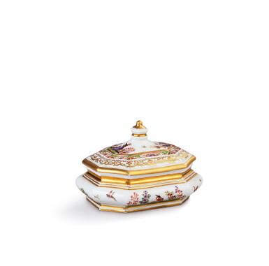 View full screen - View 1 of Lot 528. A Meissen (K.P.M.) porcelain octagonal chinoiserie sugar box and cover, circa 1725.