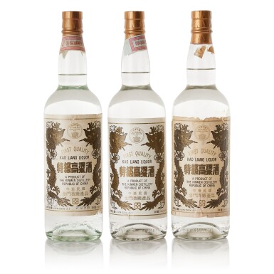 View full screen - View 1 of Lot 573. 1987年產 金門 特級高粱酒 (白金龍) Kinmen Kaoliang Liquor White Gold Dragon 1987 (3 BT75).