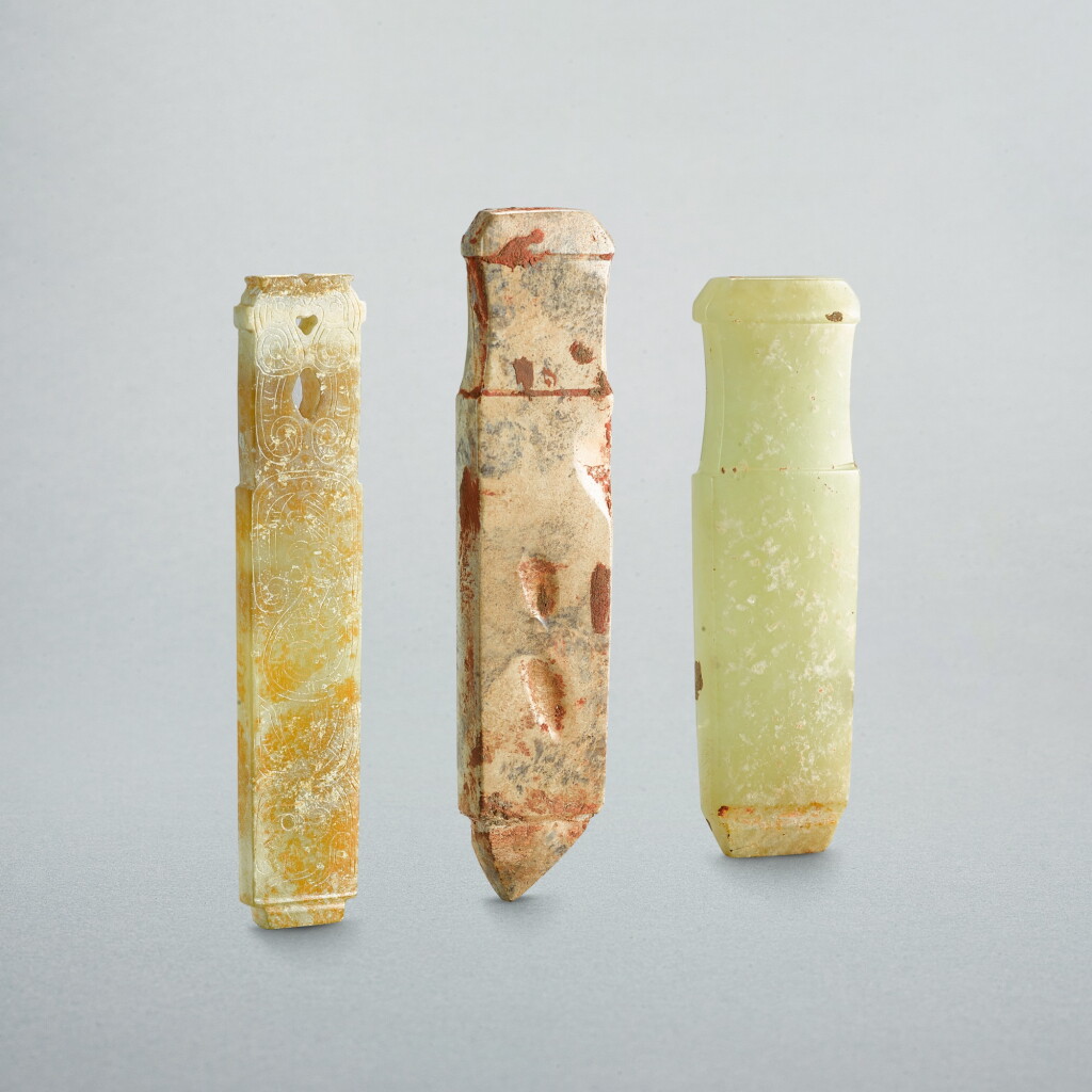 View full screen - View 1 of Lot 725. Three celadon jade handles, Mid Shang dynasty - Western Zhou dynasty or later | 商中期至西周或更晚 青玉素面紋柄形器兩件 及 鳳鳥紋柄形器一件.