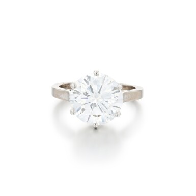 Voir en plein écran - Voir 1 du lot 47. Bague diamant | Diamond ring.
