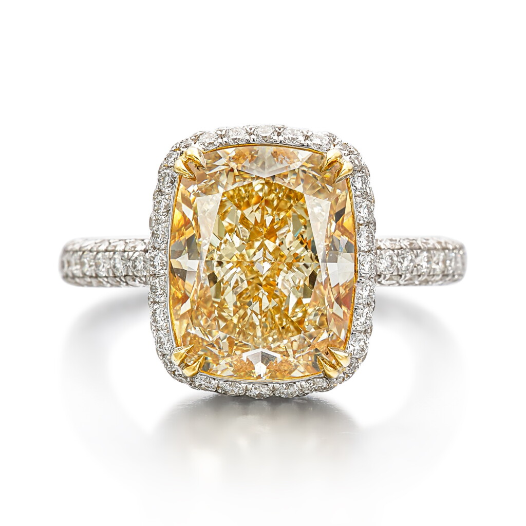 View full screen - View 1 of Lot 1623. Fancy Brownish Yellow Diamond and Diamond Ring | 6.07克拉 彩棕黃色鑽石 配 鑽石戒指.