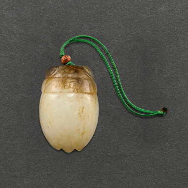 View full screen - View 1 of Lot 610. A WHITE AND GREY JADE FIGURE OF A CICADA QING DYNASTY, 18TH - 19TH CENTURY | 清十八至十九世紀 白玉蟬.