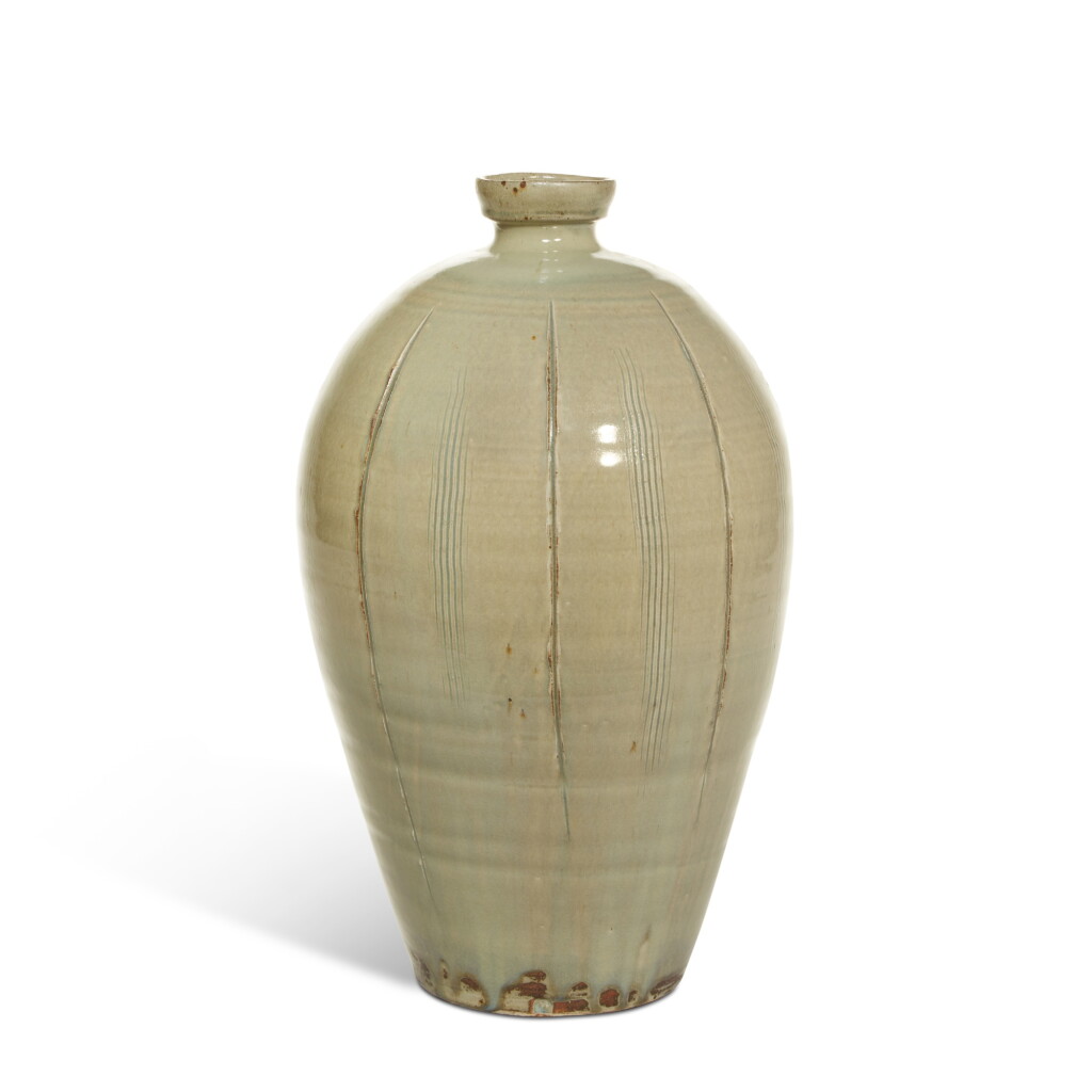 View full screen - View 1 of Lot 869. Large Bulbous Vase.