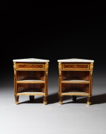 Paire d'encoignures en placage d’érable, houx, amarante et bronze doré d'époque Louis XVI, vers 1780, estampille de Roger VanderCruse dit Lacroix ou RVLC