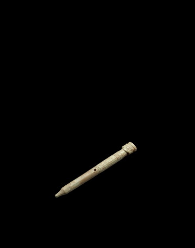 View full screen - View 1 of Lot 3801. A jade 'mask' hairpin, Neolithic period, Shijiahe culture | 新石器時代 石家河文化 神人面首玉笄.