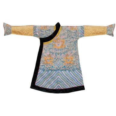 View full screen - View 1 of Lot 623. An imperial apricot-ground 'dragon' robe, Late Qing dynasty | 清末 杏黃地萬字錦紋十二章金龍袍.