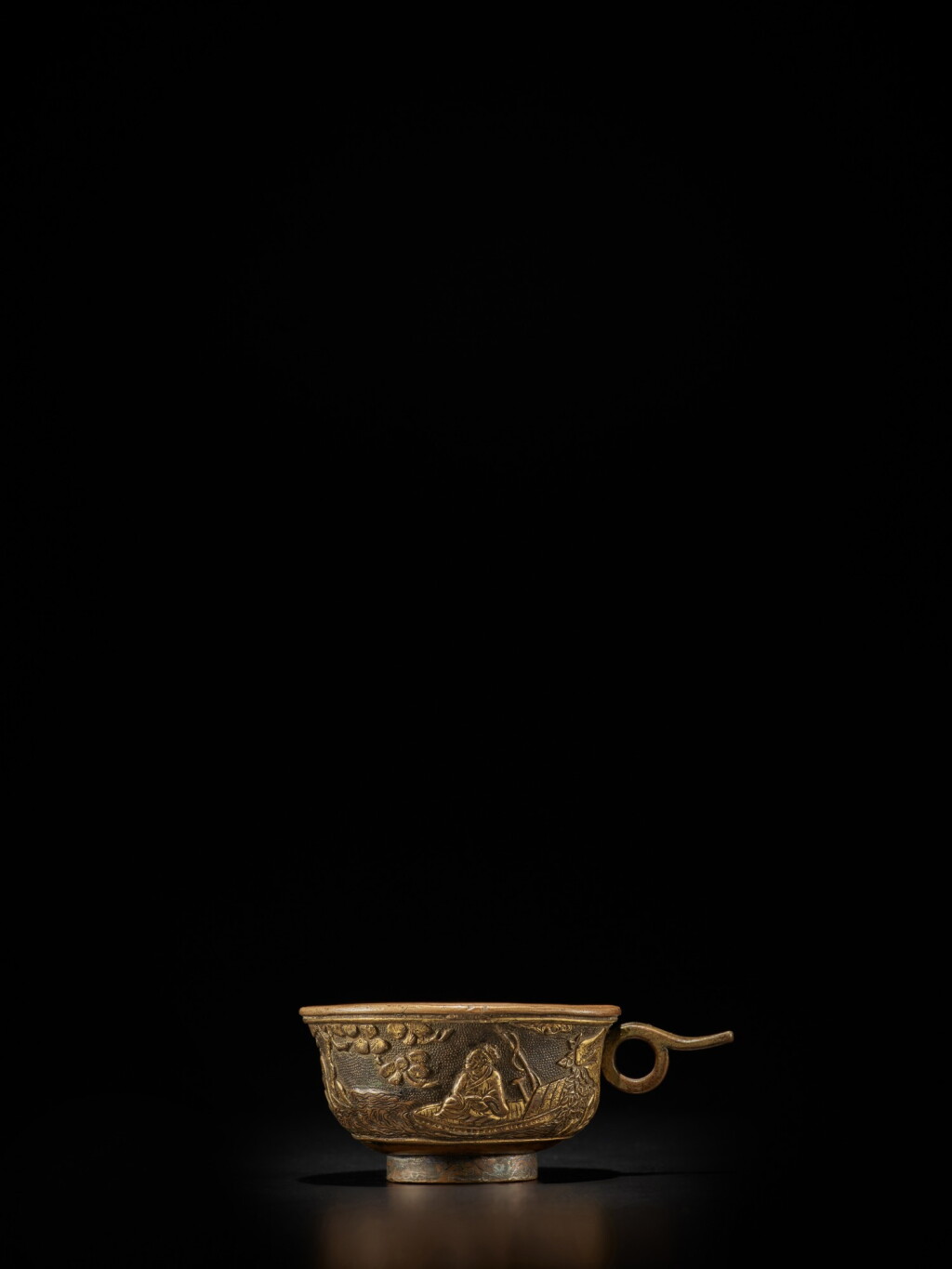 View full screen - View 1 of Lot 124. A small parcel-gilt-bronze cup, Ming dynasty, Wanli period, dated renzi year, corresponding to 1612 | 明萬曆壬子年(1612年) 銅局部鎏金松下高士圖小盃 《萬曆壬子》款.