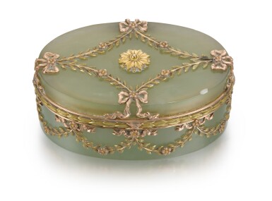 View full screen - View 1 of Lot 51. A Fabergé three-colour Gold-Mounted Bowenite Snuff-Box, Moscow, 1899-1908.