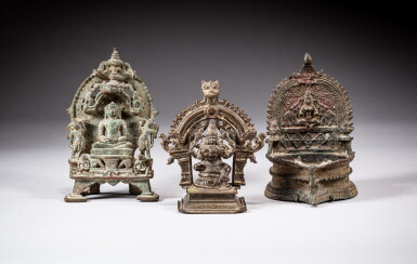 View full screen - View 1 of Lot 116. An inscribed seated figure of Jaina, a bronze ‘Gajalakshmi’ oil lamp and a bronze seated figure of Vishnu and Lakshmi, South India, 15th-17th century | 南印度 十五至十七世紀 銅耆那擦擦,銅加哈-拉剋希米油燈及毗濕奴與吉祥天女坐像.