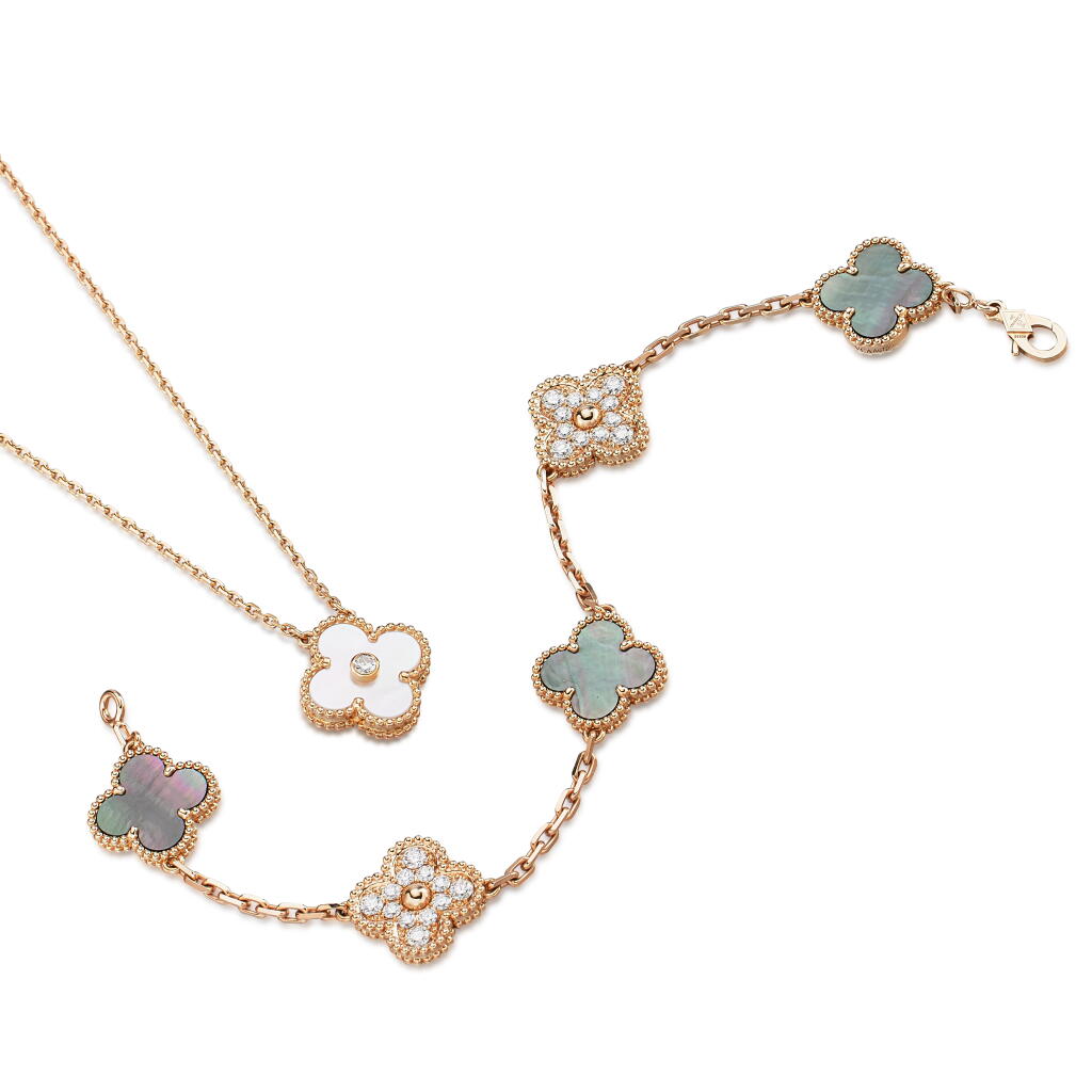 View full screen - View 1 of Lot 307. ‘Vintage Alhambra’ Mother-of-Pearl and Diamond Pendent-Necklace and Bracelet | 梵克雅寶 | ‘Vintage Alhambra’ 貝母 配 鑽石 項鏈 及 手鏈.