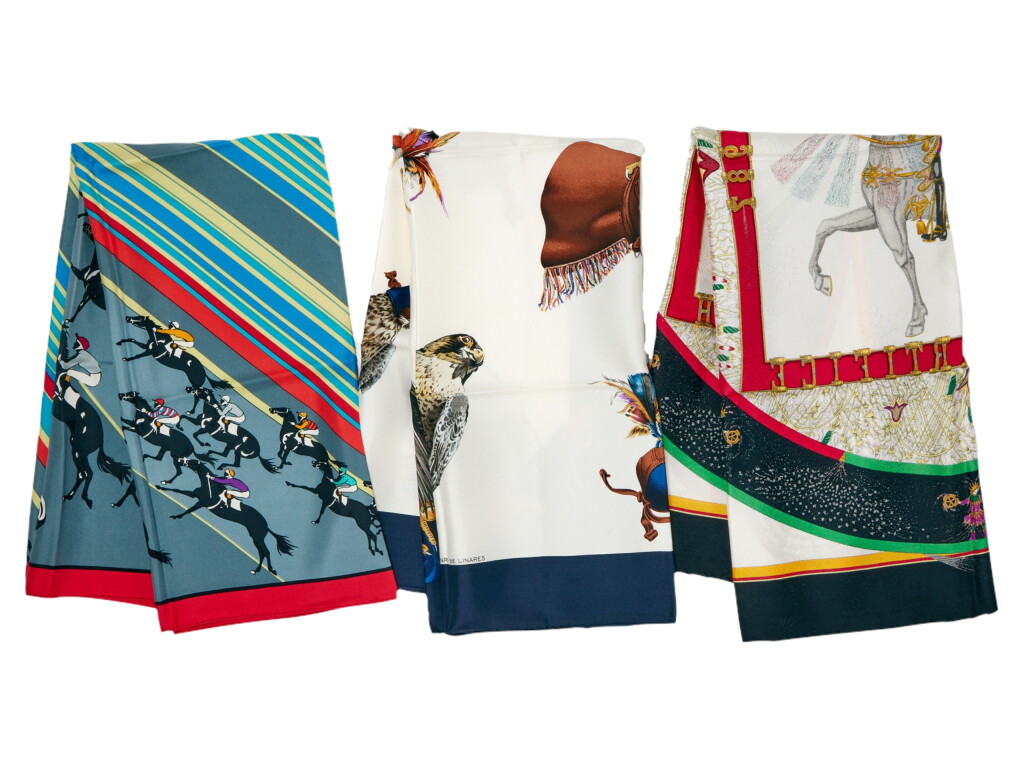 Voir en plein écran - Voir 1 du lot 223. A Set of Three Scarves.