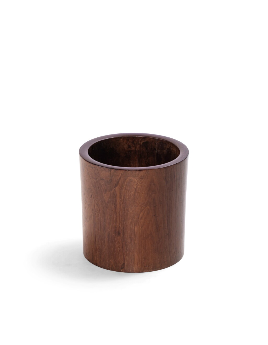 Voir en plein écran - Voir 1 du lot 31. A huanghuali brushpot Qing dynasty, 18th-19th century | 清十八至十九世紀 黃花梨筆筒.