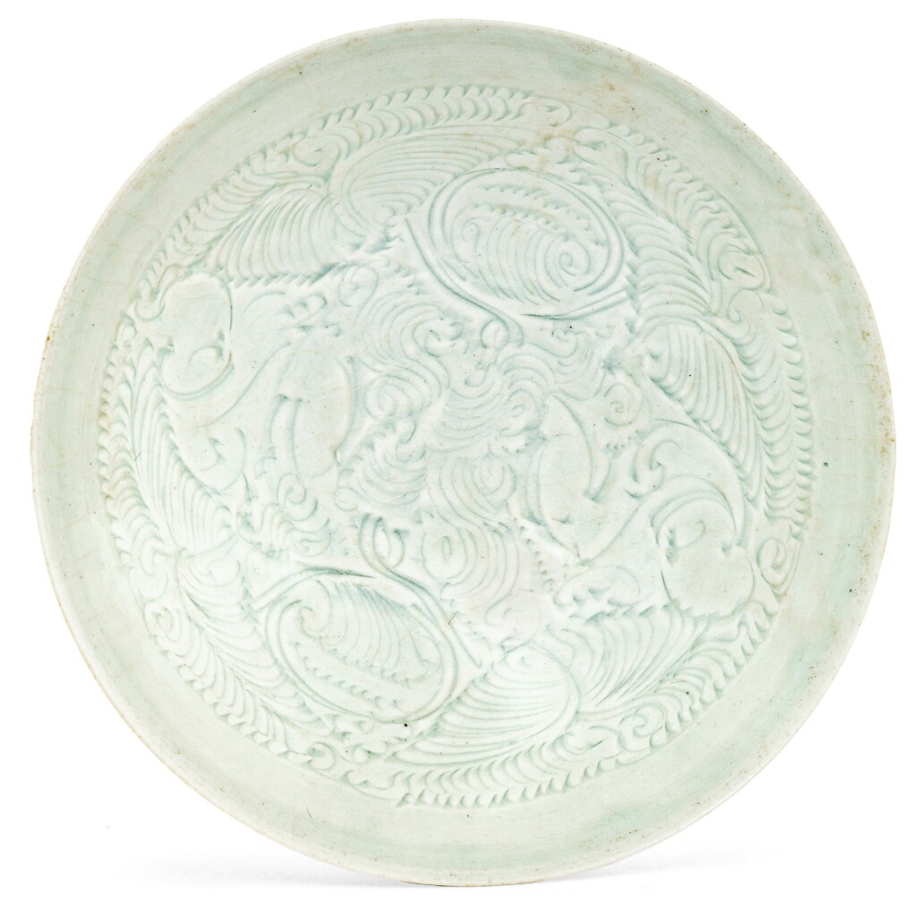 View full screen - View 1 of Lot 2. COUPE EN CÉRAMIQUE QINGBAI DYNASTIE SONG DU SUD | 南宋 青白釉刻嬰戲蓮紋盌 | A Qingbai carved 'Boys' bowl, Southern Song Dynasty.