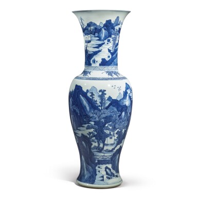 View full screen - View 1 of Lot 272. A large blue and white 'landscape' yenyen vase, Qing dynasty, Kangxi period | 清康熙 青花山水人物圖大鳳尾尊 《大明成化年製》仿款 .