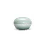 A celadon-glazed seal paste box and cover, Baoliang cangzhen mark, Qing dynasty, 18th century | 清十八世紀 粉青釉印泥蓋盒 《葆靈藏珍》款