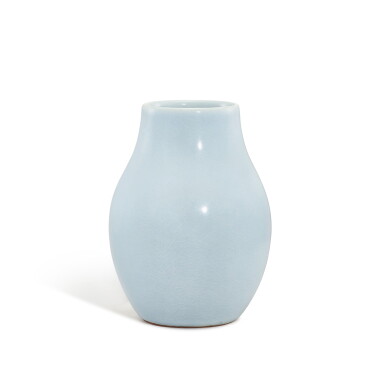 View full screen - View 1 of Lot 3717. A fine Ru-type ovoid vase, Seal mark and period of Qianlong | 清乾隆 仿汝釉束頸尊 《大清乾隆年製》款.