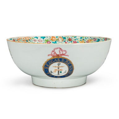 View full screen - View 1 of Lot 7. A Rare Chinese Export Famille-Rose 'Beggars Bennison' Punch Bowl Qing Dynasty, Qianlong Period, Circa 1770 | 清乾隆 約1770年 粉彩紋章圖大盌.
