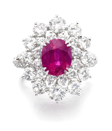 View full screen - View 1 of Lot 657. Ruby and diamond ring | 紅寶石配鑽石戒指.