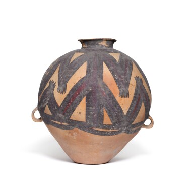 View full screen - View 1 of Lot 109. A large painted pottery jar, Neolithic period, Majiayao Culture, Machang phrase, circa 2200-2000 BC | 馬家窰文化 馬廠類型 彩陶大罐.