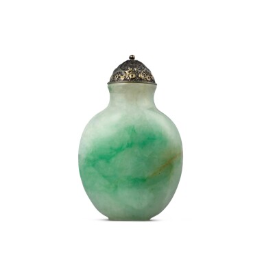 View full screen - View 1 of Lot 238. A jadeite snuff bottle, Qing dynasty, 19th century | 清十九世紀 翠玉鼻煙壺 .