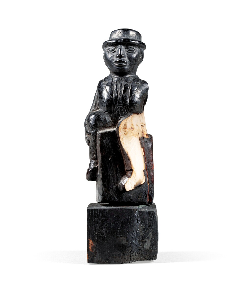 View full screen - View 1 of Lot 43. Statuette, Haida, Côte Nord Ouest | Haida figure, North West Coast.
