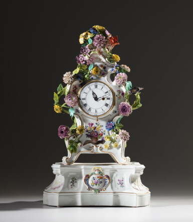 View full screen - View 1 of Lot 33. A Meissen porcelain case clock, mid. 18th century, circa 1740-1750 | Boîte de pendule et son socle en porcelaine de Meissen d'époque Louis XV vers 1740-1750.