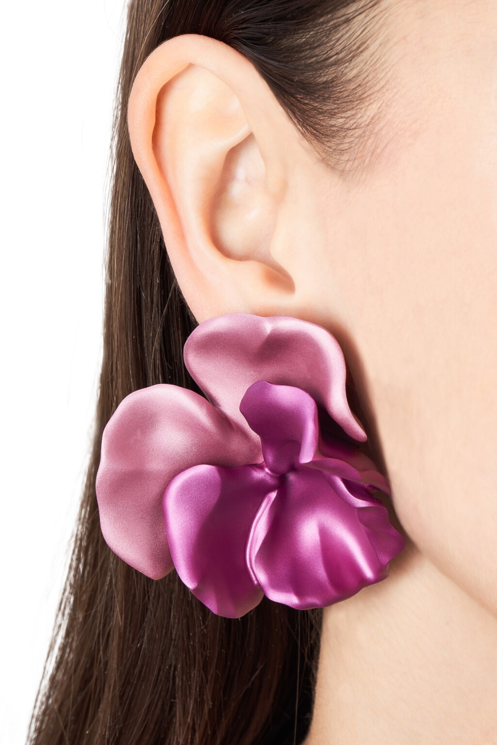 View full screen - View 1 of Lot 2807. Pair of Aluminum 'Pansy' Earclips | JAR | 'Pansy' 鋁耳夾一對.