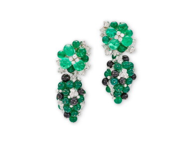 View full screen - View 1 of Lot 1755. Pair of Emerald, Onyx and Diamond Pendent Earrings | 祖母綠 配 縞瑪瑙 及 鑽石 耳墜一對.