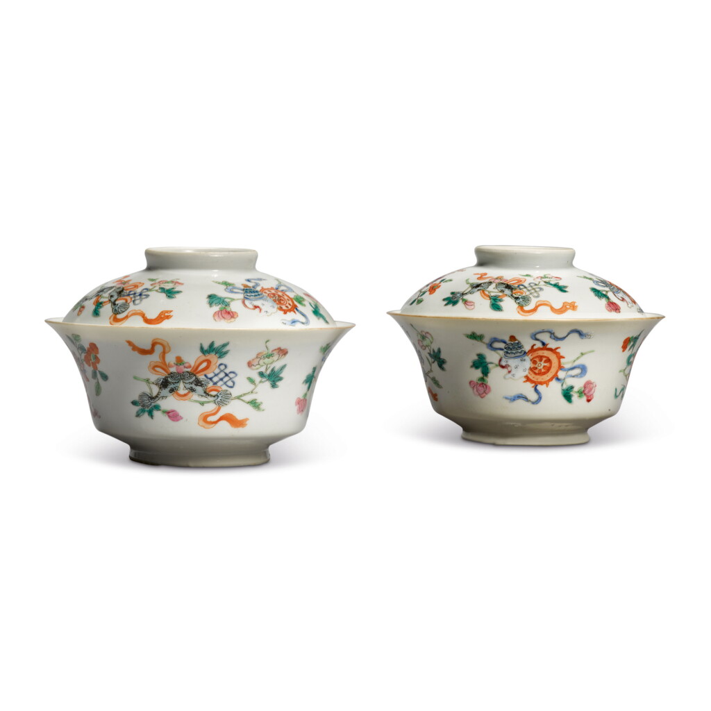 View full screen - View 1 of Lot 804. A PAIR OF FAMILLE-ROSE 'EIGHT BUDDHIST EMBLEMS' BOWLS AND COVERS, LATE QING DYNASTY.