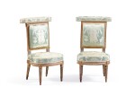 A pair of Louis XVI cream lacquered chaises ponteuses, by Adrien Dupain | Paire de chaises ponteuses en bois laqué crème rechampi or d'époque Louis XVI, par Adrien Dupain