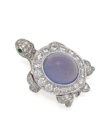 View full screen - View 1 of Lot 16. Chalcedony, tsavorite and diamond brooch.