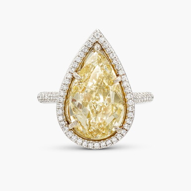 View full screen - View 1 of Lot 1306. Fancy Yellow Diamond and Diamond Ring | 5.16克拉 彩黃色鑽石 配 鑽石 戒指.
