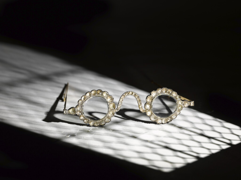 View full screen - View 1 of Lot 214. A pair of Mughal spectacles set with diamond lenses, in diamond-mounted frames, India, lenses circa 17th century, frames 19th century.