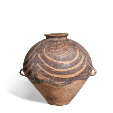 View full screen - View 1 of Lot 802. A painted pottery jar, Neolithic period, Majiayao culture, Machang phase | 新石器時代 馬家窰文化 馬廠類型 彩陶網紋雙繫罐.